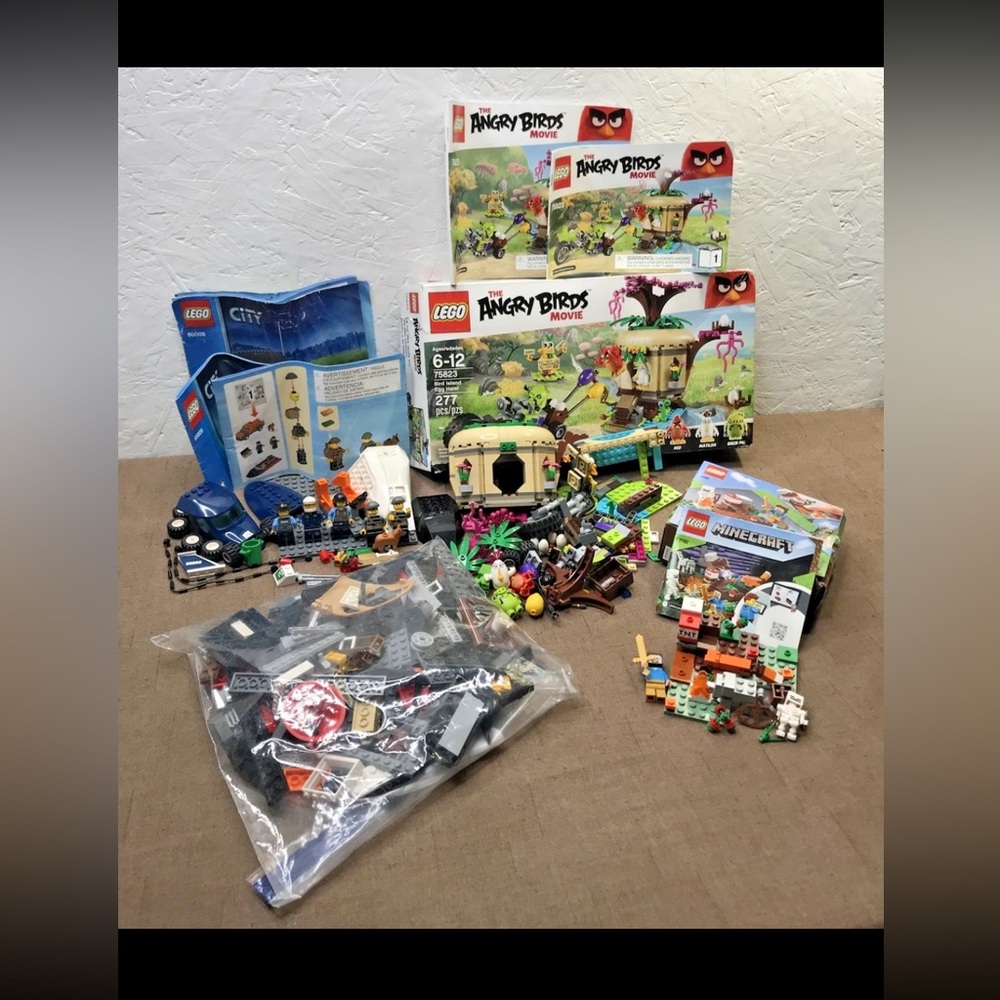 Lot of 3 LEGO Sets - City 60009, The Angry Birds Movie 75823, Minecraft 21162